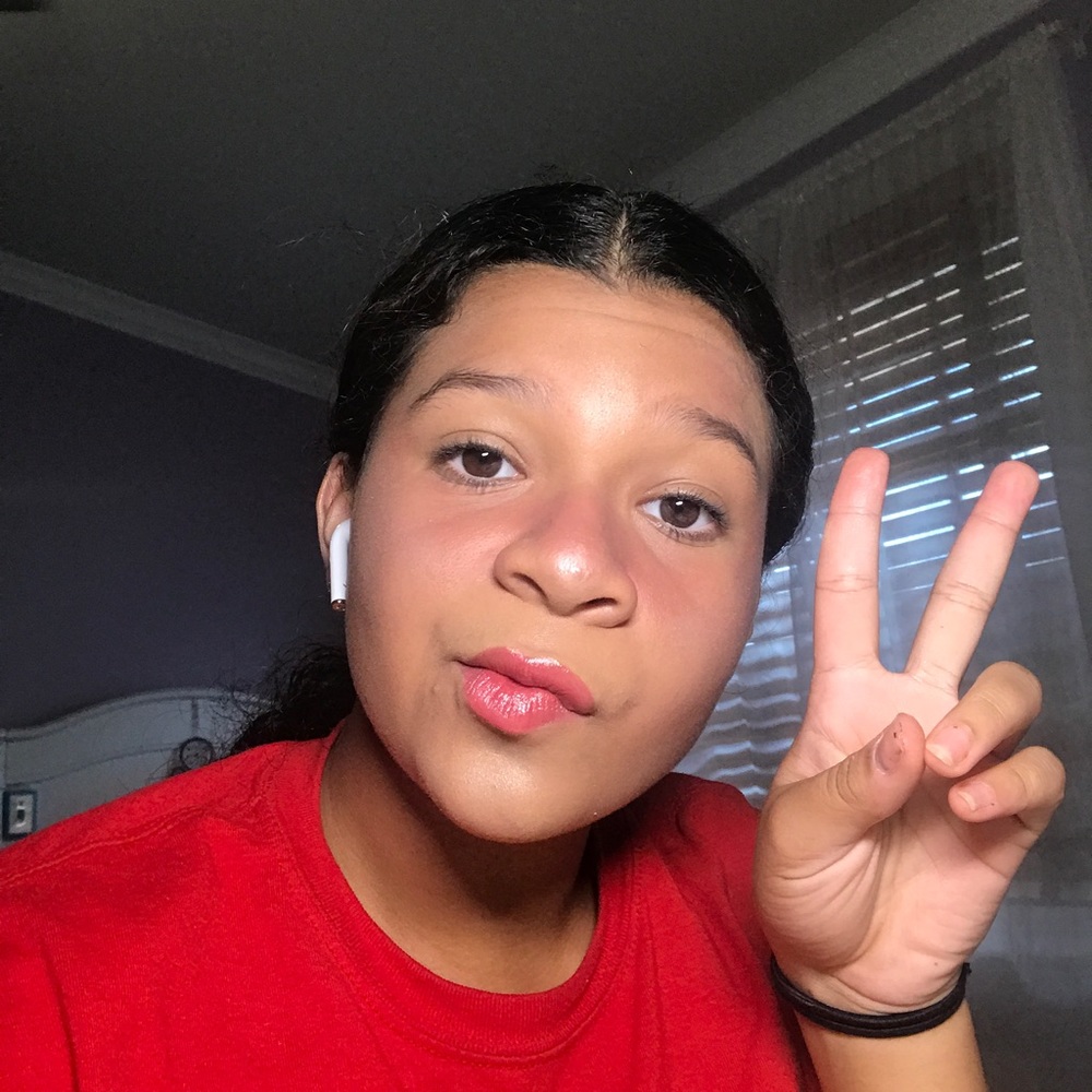 Meet your Posher, Olivia